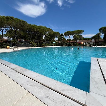 Signora Ruth - Aprilia Residence Aprilia Marittima Exterior photo